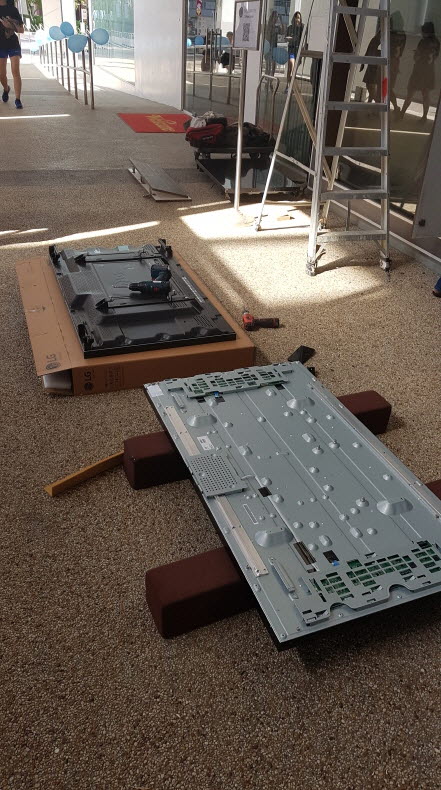 DIGITAL SIGNAGE / VENTILATION INSTALLATION