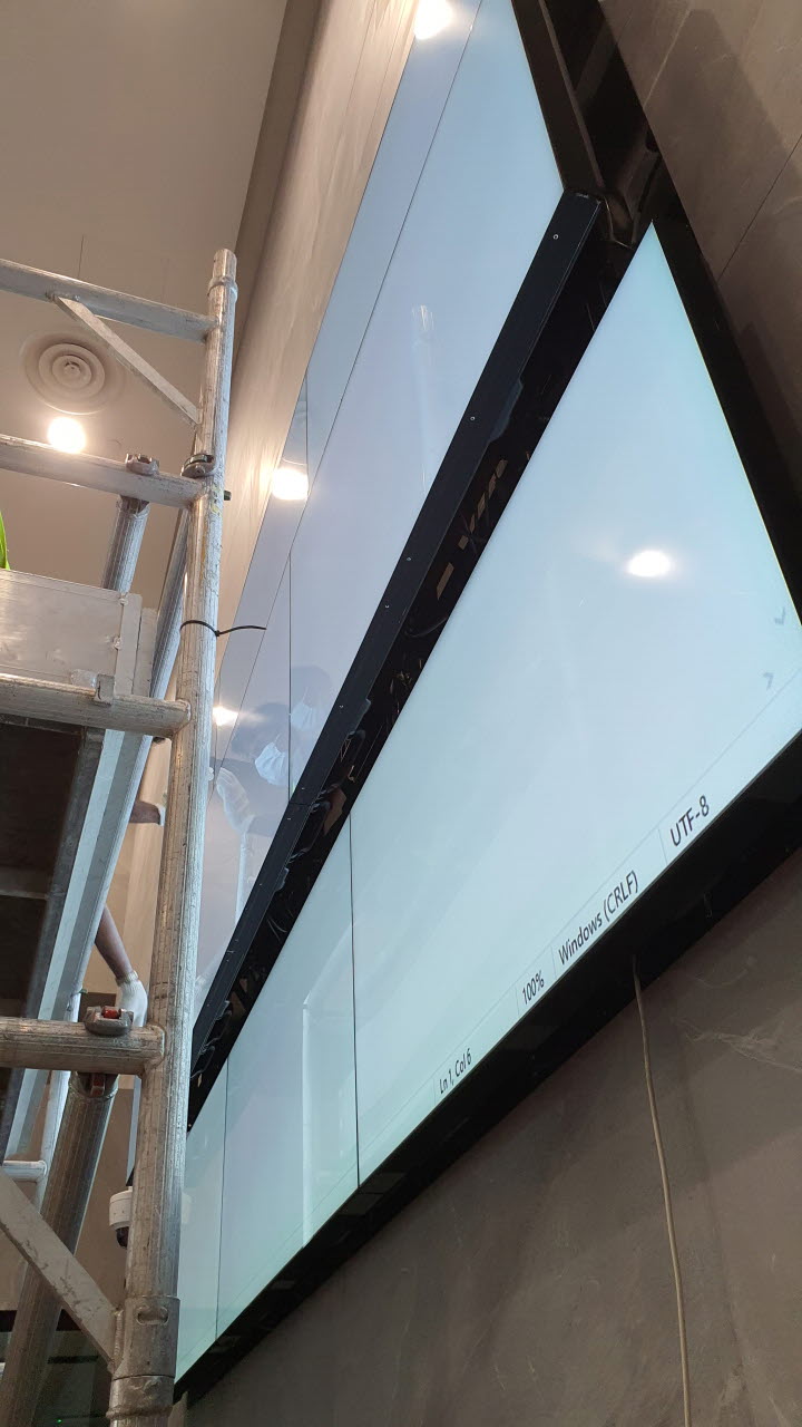3 x 3 Video wall