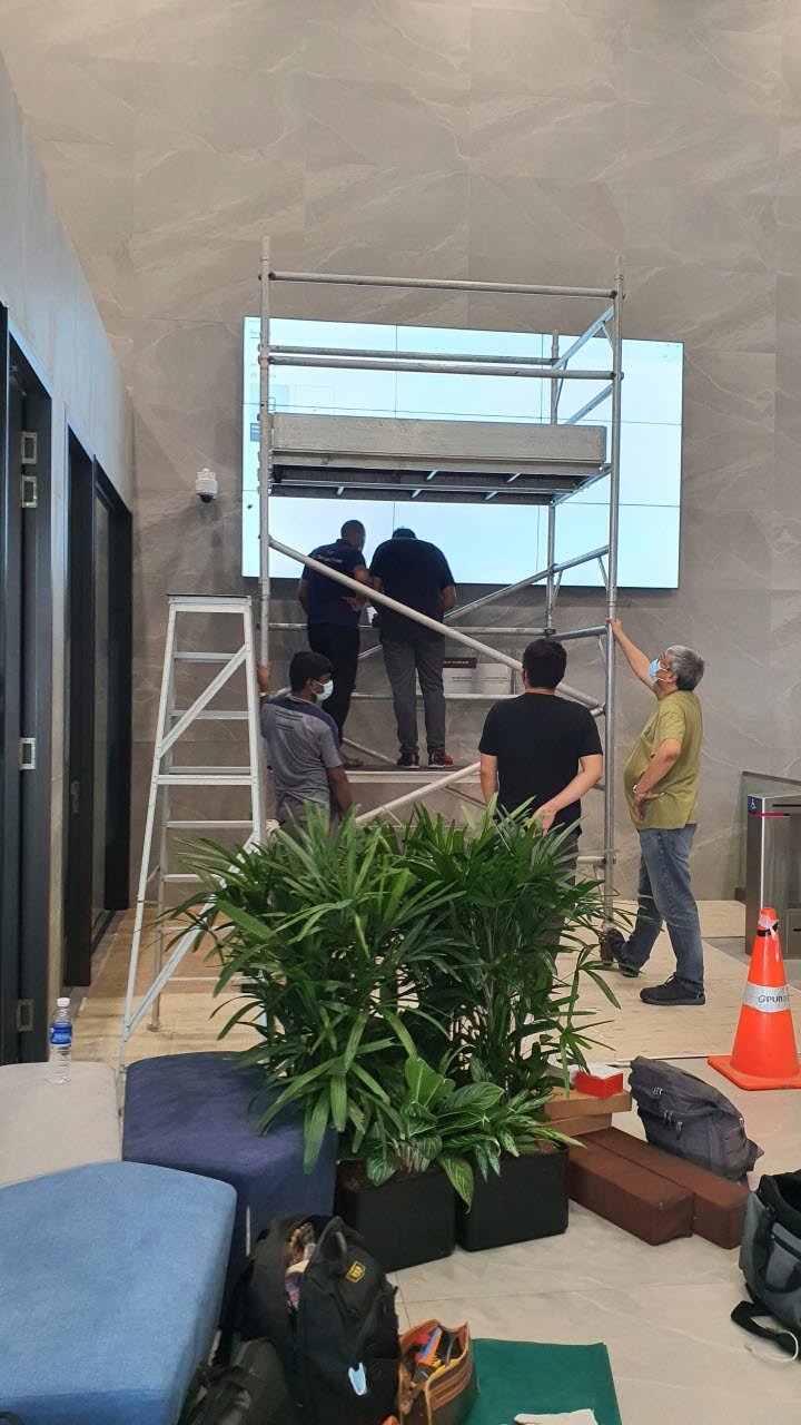3 x 3 Video wall
