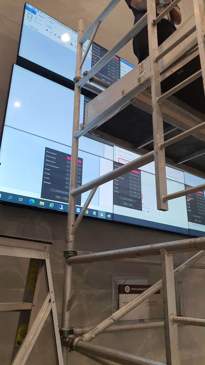 3 x 3 Video wall