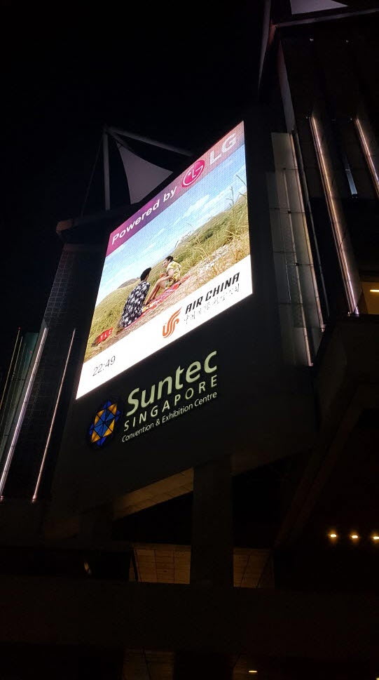 LED big digital screen at suntec mall