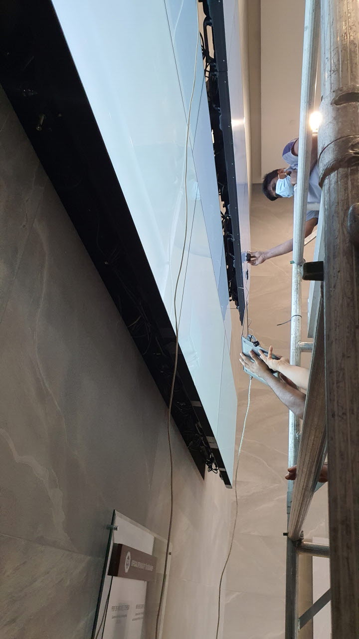 3 x 3 Video wall