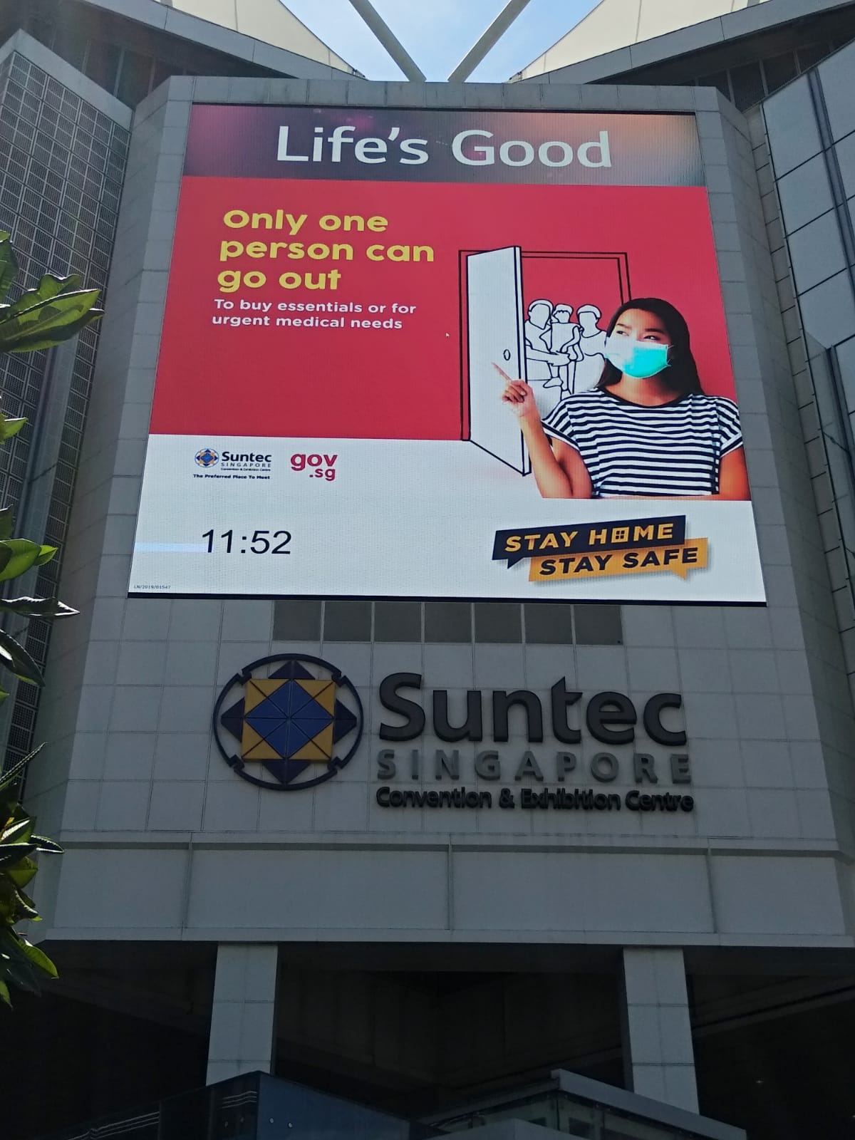 LED big digital screen at suntec mall