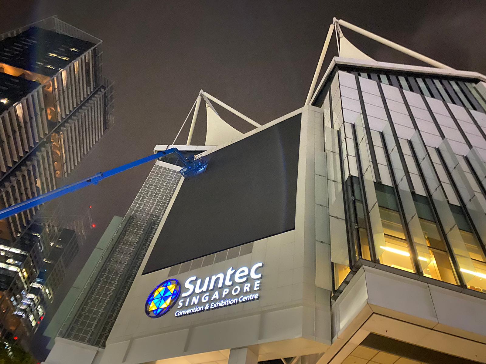 LED big digital screen at suntec mall
