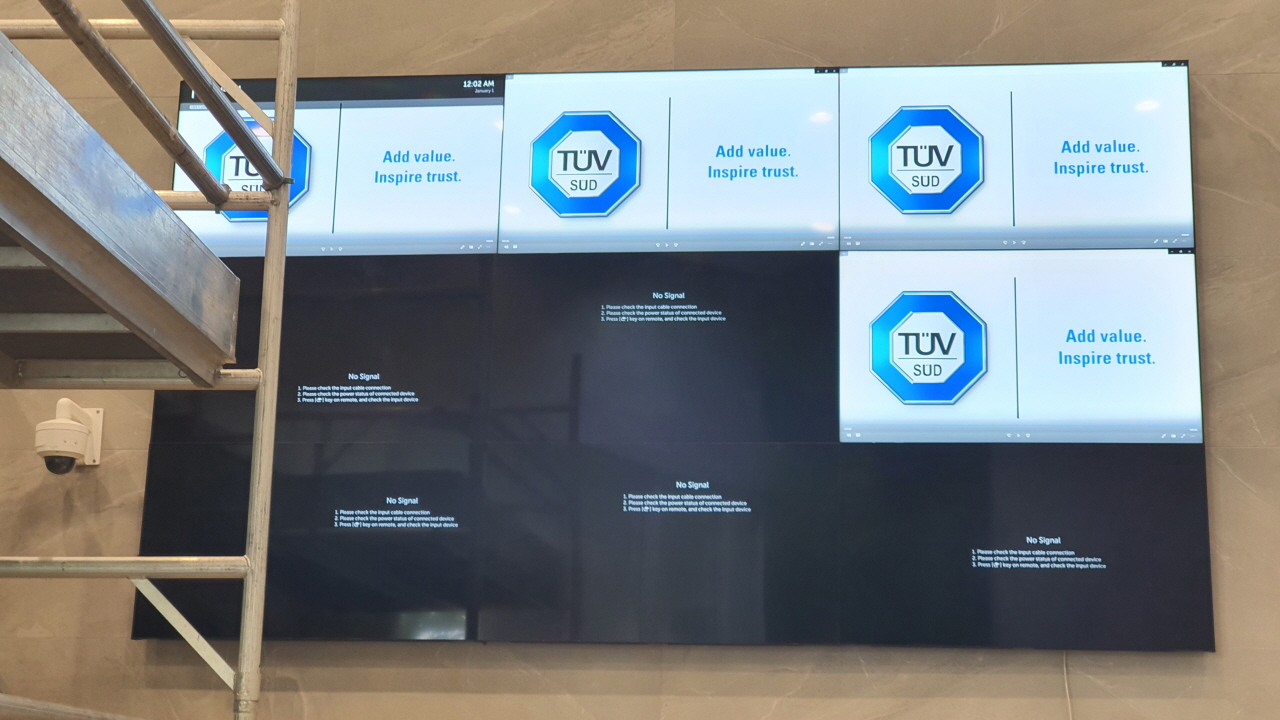 3 x 3 Video wall